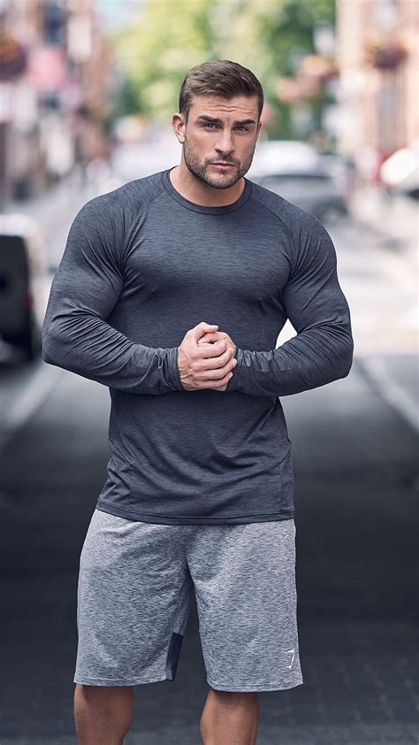 clothes for muscular guys|best brands for athletic build.